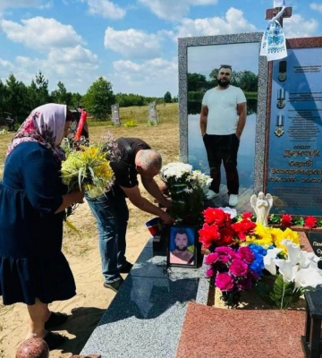 Мати загиблого воїна з Рівненщини придбала дрон у річницю загибелі сина