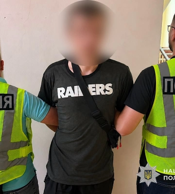 У Дніпрі поліція затримала підозрюваного у серійних крадіжках з магазинів та автомобілів