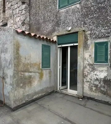 Блогер розповів, скільки насправді треба викласти у будинок, який у Італії продають за €1