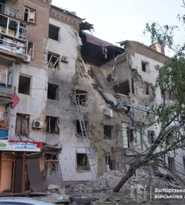 Росія атакувала Запоріжжя КАБами: є загиблий, під завалами шукають жінку та дитину (фото, відео)