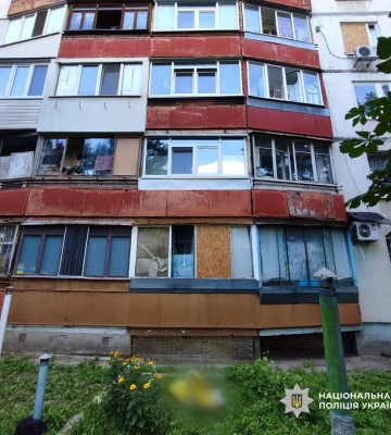У Харкові з вікна п’ятого поверху випала трирічна дитина
