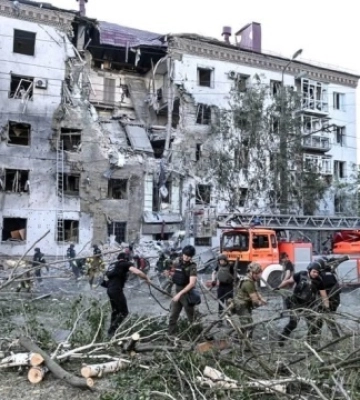 В Запорожье под завалами дома нашли тело 11-летней девочки: число жертв российского удара возросло до трех