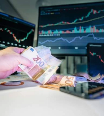 Куди в Україні вкласти гроші для пасивного доходу: найкращі варіанти