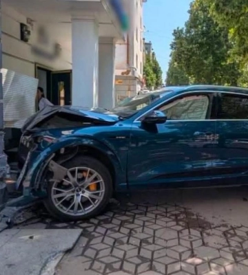 У Рівному водійка Audi врізалася у фасад магазину: патрульні виявили ознаки сп’яніння