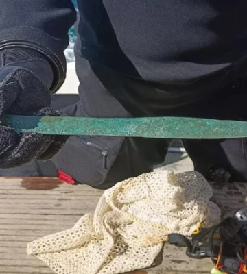 Тысячи лет в море. У побережья британского графства Девон нашли меч бронзового века