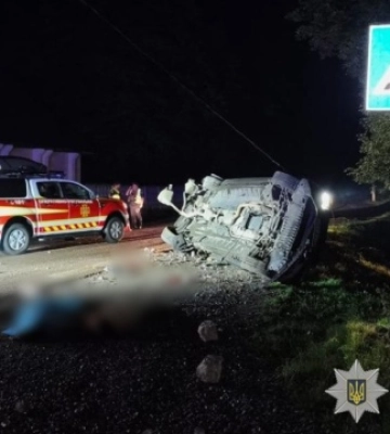 У Бродах п’яний водій в’їхав у дерево та електроопору: загинули три дівчини, ще двоє підлітків у лікарні