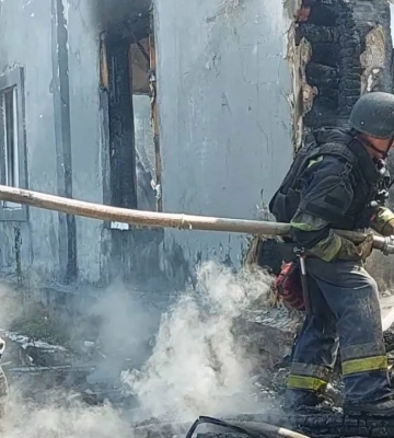 В Сумской области россияне целенаправленно обстреляли спасателей во время выполнения задания – ГСЧС