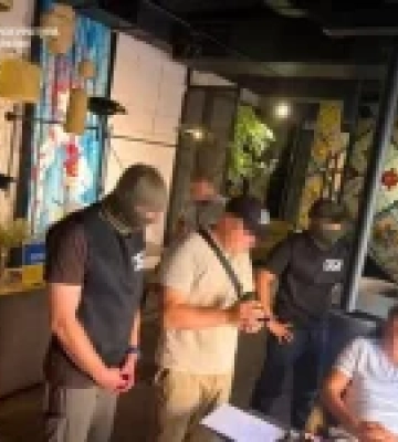 У Києві затримано адвоката, якого підозрюють у шахрайстві на 14 тис. доларів США