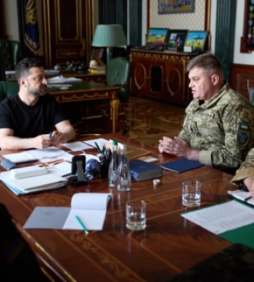 Зеленському доповіли про підготовку до різних варіантів розвитку подій на Чернігівсько-Київському напрямку