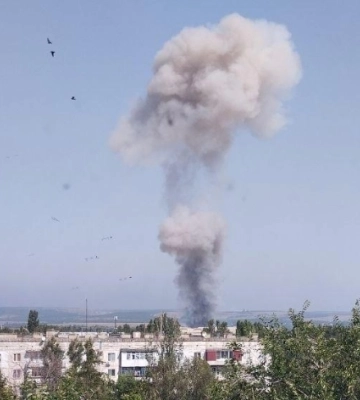 Після атаки по окупованому Луганську там розпочалася велика пожежа 