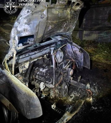 Чоловівка в Кропивницькому підозрюють у підпалі мікроавтобуса на замовлення 