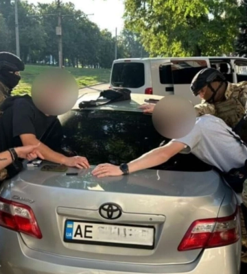 Прокуратура: у Дніпрі жорстоко побили волонтера й викрали кошти для ЗСУ