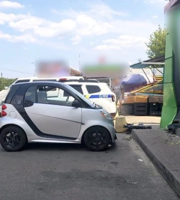 У Хотянівці нетвереза водійка збила жінку та врізалася в будівлю супермаркету
