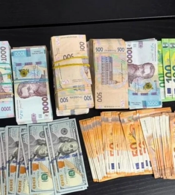 Директорка закладу освіти та адвокати організували схему відстрочок