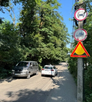 На Конституційній у Чернівцях готують капремонт через просідання дороги