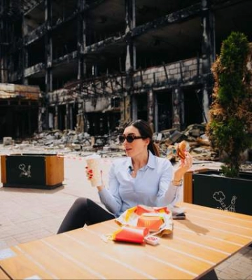 Наближена до Трампа блогерка Лумер показала фото з найстарішого McDonald’s у Києві на Лук’янівці