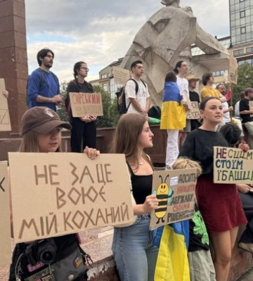 У Дніпрі продовжують мітингувати на підтримку Федорова та за відставку Сирського