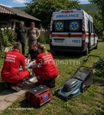 На Закарпатті 16-річна дівчина отримала електротравму під час косіння трави