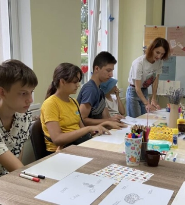 Психологи, логопеды и арт-терапия: 65 семей в Украине получили бесплатную помощь