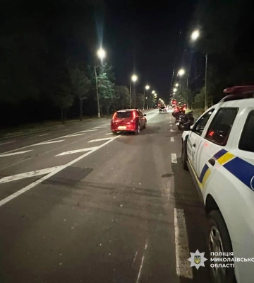 У Миколаєві поліцейські встановлюють обставини автопригоди за участі мототранспоту та пішохода