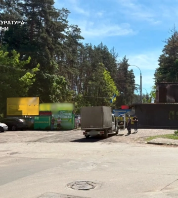 Киянина судитимуть за незаконне будівництво шиномонтажу у Пущі-Водиці