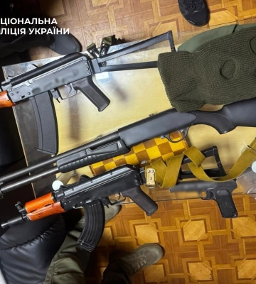 У Запоріжжі вилучено арсенал зброї та понад 200 тисяч доларів готівкою