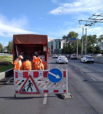 Одеські комунальники з початку року очистили понад тисячу дощоприймачів 