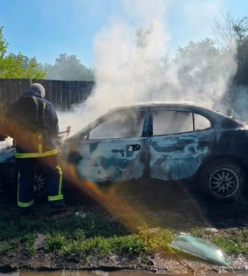 На Харківщині росіяни атакували дроном автівку, постраждали дві жінки