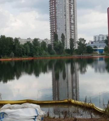 Атака на Київ 2 липня: екологи виявили нові витоки нафти в озеро Кирилівське
