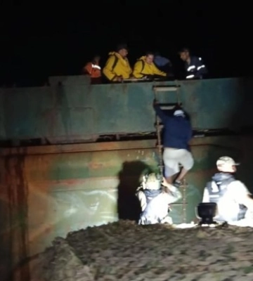РФ нанесла удар по иностранному судну в Черном море, моряков эвакуировали