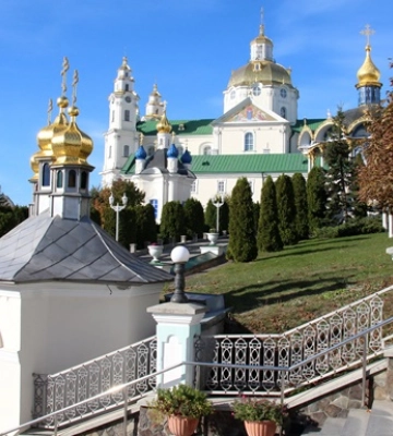 Почаевскую лавру признали связанной с РПЦ