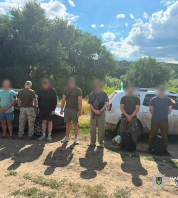 Перевозив чоловіків до кордону та зберігав гранати: на Одещині викрили військового