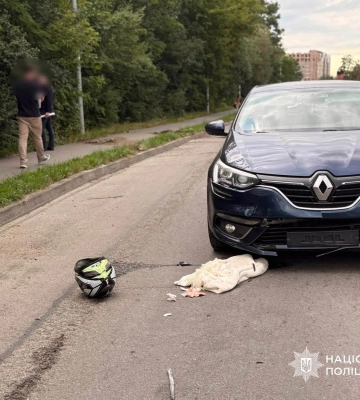 В Івано-Франківську внаслідок карколомної ДТП постраждали мотоцикліст та маленька дитина. ФОТО