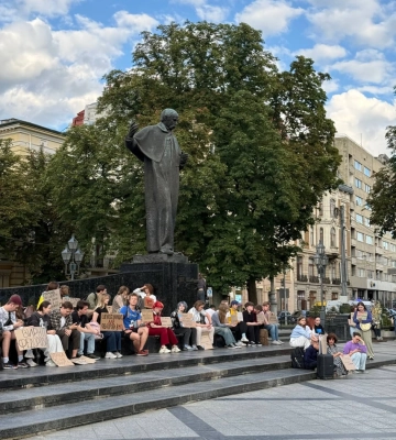 Попри звільнення Сирського, мітинги у Києві та Львові тривають: учасники вимагають повернути Федорова