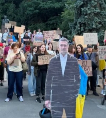 У Києві та регіонах сьомий день тривають протести проти відставки Федорова з посади міністра оборони