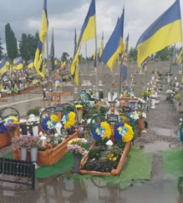 У Тернополі сильна злива затопила могили військових на Пантеоні Героїв