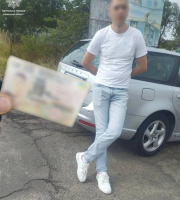 У Сарнах поліцейські виявили водія з підробленим посвідченням