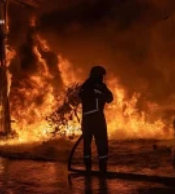 У Сумах російські війська вдарили по АЗС, сталася масштабна пожежа