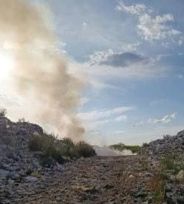 У Берегові другу добу гасять пожежу на сміттєвому полігоні
