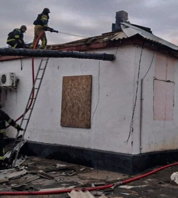 На Херсонщині дрони вдарили по будівлі рятувального підрозділу
