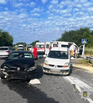 На Вінниччині поліція встановлює обставини ДТП внаслідок якої постраждали шестеро людей