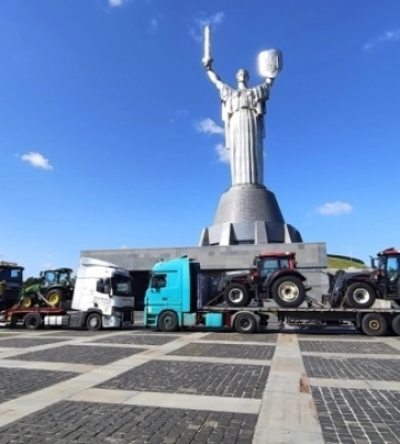Фінське місто передало Ізюму три трактори, тягач та генератори