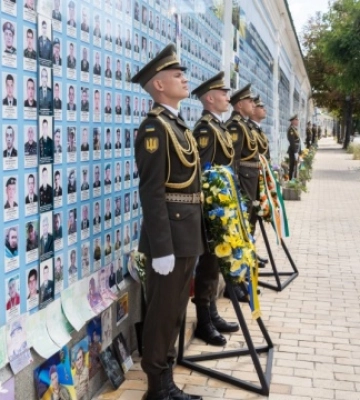 Зеленський та прем’єр Ірландії вшанували пам’ять українських загиблих воїнів