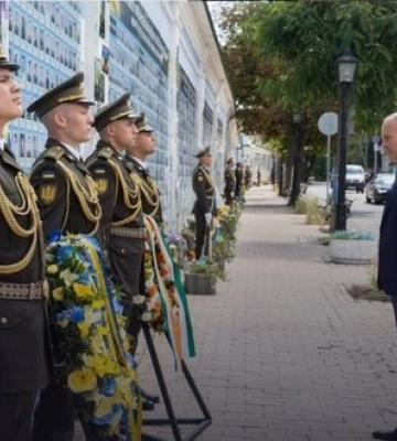 Зеленский и премьер Ирландии Мартин почтили память погибших украинских воинов. ВИДЕО