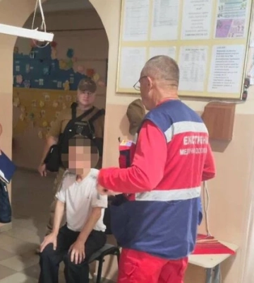 У київському ліцеї затримано чоловіка з ножем: деталі інциденту