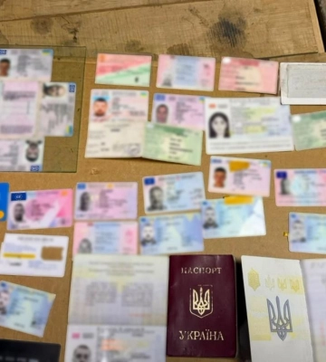 На Закарпатті викрито «майстерню» з виготовлення підроблених документів держорганів та дипустанов. ФОТО