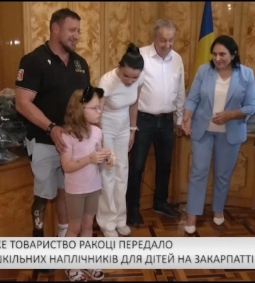 Угорське товариство Ракоці передало двісті шкільних наплічників для дітей на Закарпатті (відео)