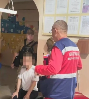 У київському ліцеї затримано чоловіка з ножем: деталі інциденту