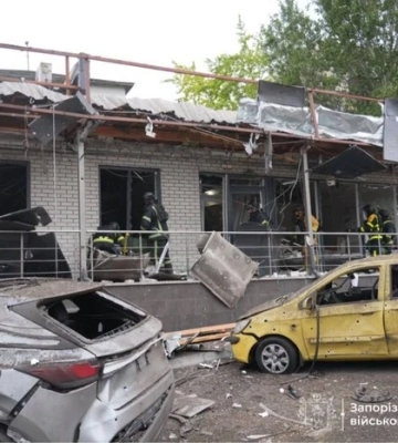 Окупанти атакували багатоповерхівку в Запоріжжі: люди під завалами