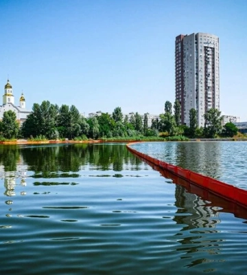 Забруднення Кирилівського озера після обстрілу РФ: обсяг нафти вдалося суттєво зменшити